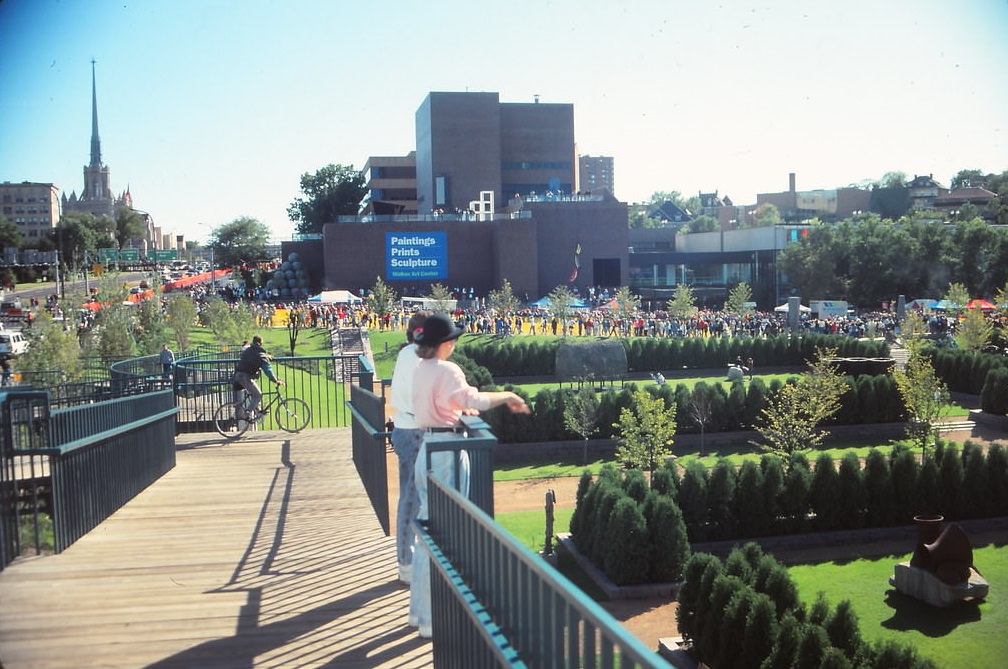 Minneapolis Sculpture Garden & Walker Art Ctr/Guthrie Theater, Sept 1990