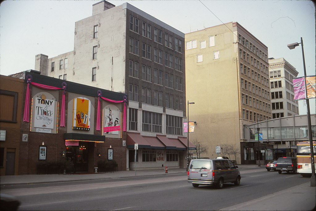 Hennepin Avenue 800 block, Minneapolis, March 1998