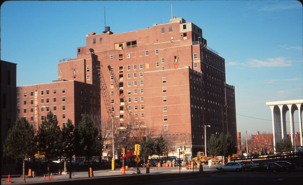 Federal Reserve Bank Building, Minneapolis, Nov 1990