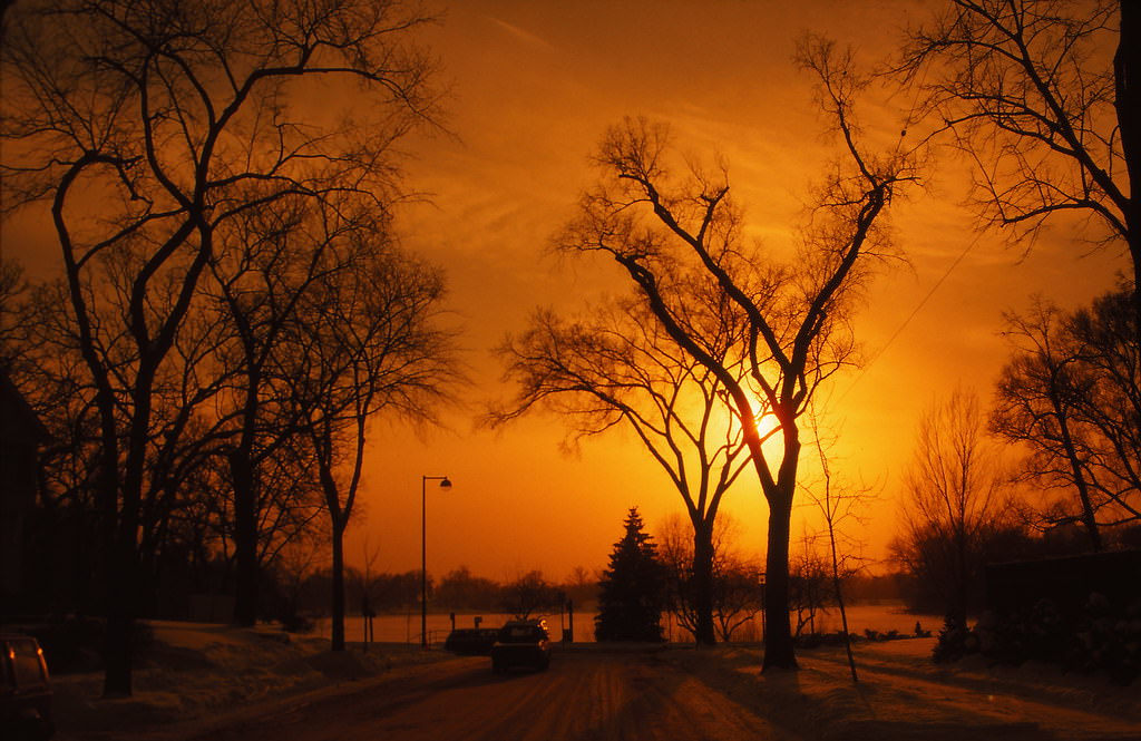 Hennepin & Lake from Calhoun Square entrance, Minneapolis, Dec 1990