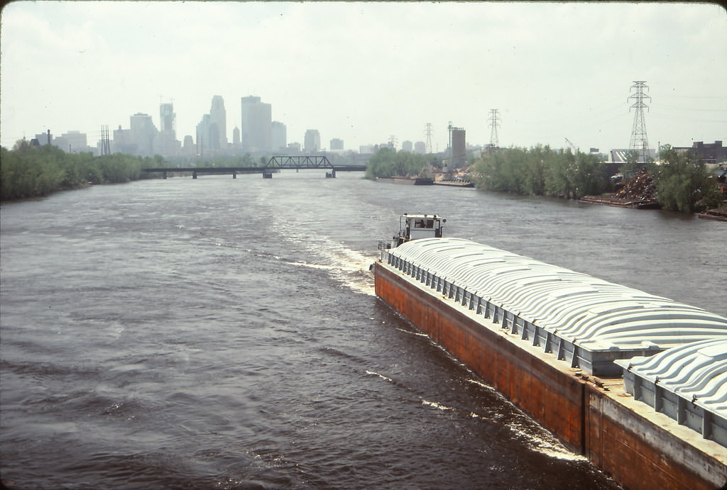 Barge on Mississippi with Minneapolis skyline, May 1991