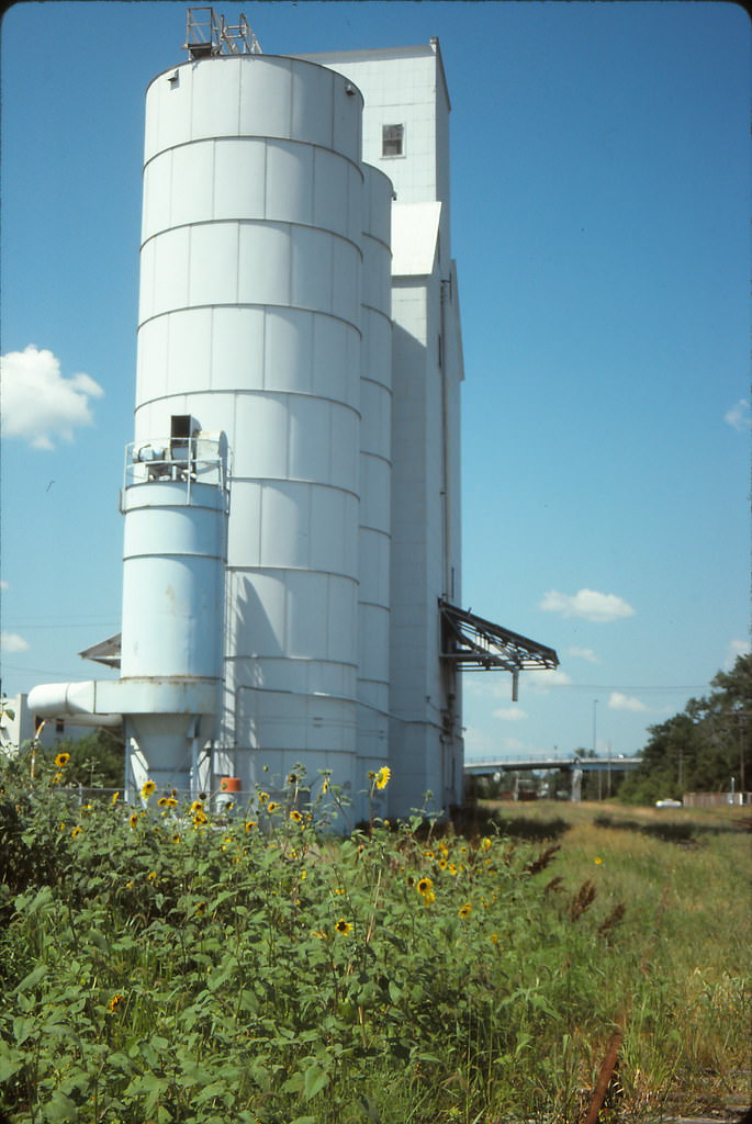 Grain Elevator in Bryn Mawr, Minneapolis, August 1991
