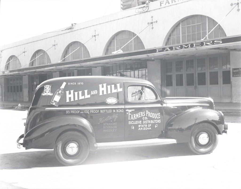 Farmers Produce Co. Building Exterior and Car, Phoenix, 1940