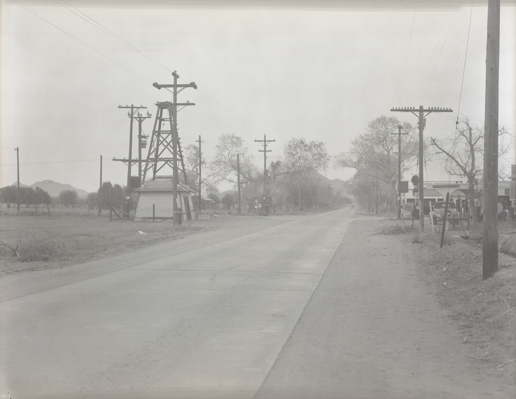 Intersection of E. Camelback Road and N. 16th Street, Phoenix, 1940