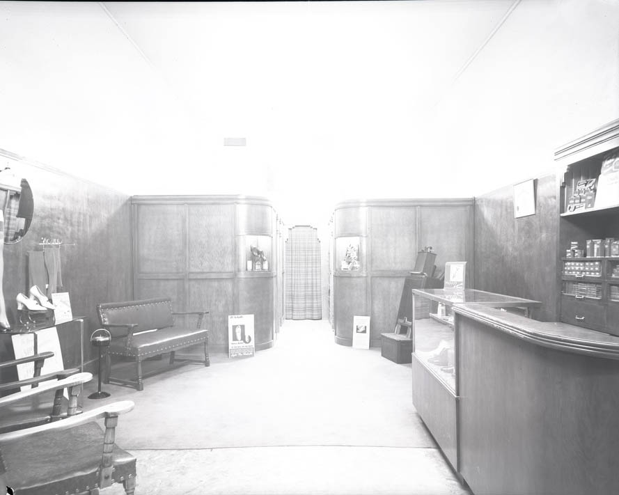 Dr. Scholls Shoe Store Interior, Phoenix, 1940
