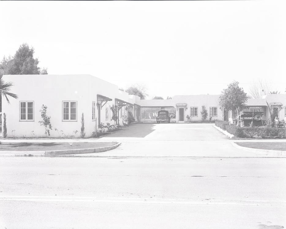 Casa del Sol Auto Court from Street, Phoenix, 1940