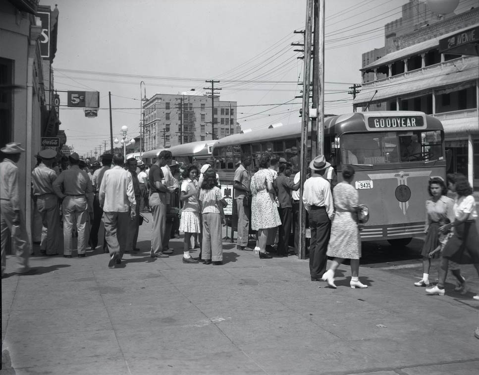 People Boarding Phoenix Bus, Phoenix, 1940
