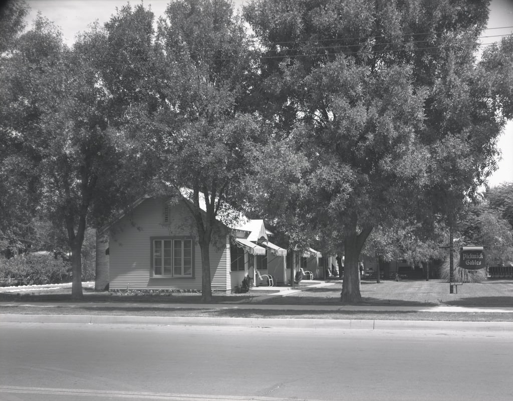 Pickwick Gables Auto Court, Phoenix, 1940