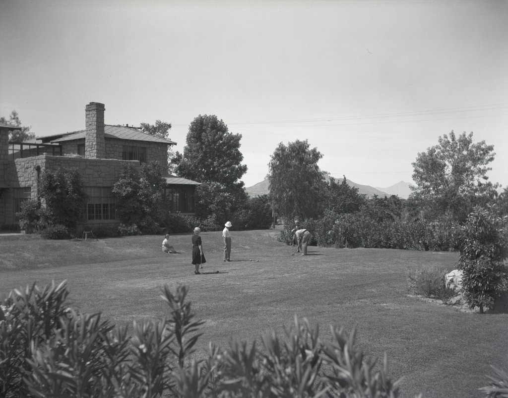 Rancho Ko-Mat-Ke Guests on Golf Course, Phoenix, 1940