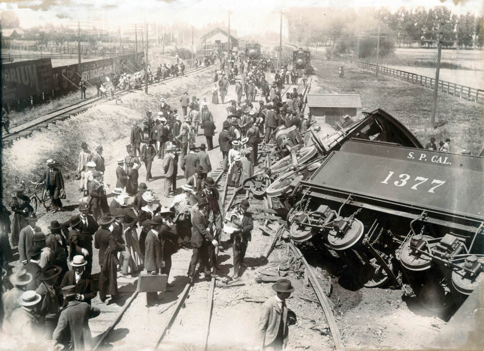 Train derailment outside of Santa Clara, 1899