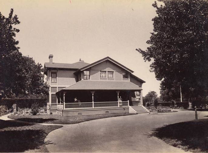 Residence at Menlo, 1899