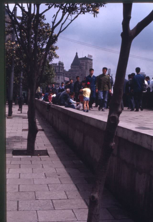 Shanghai Bund crowd, 1970s