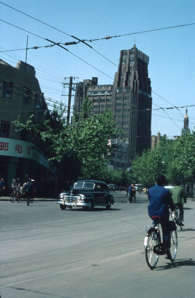 Shanghai International Hotel (formerly and once again known as the Park Hotel), 1970s