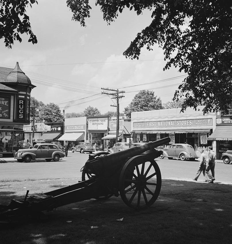 Stores, 1942