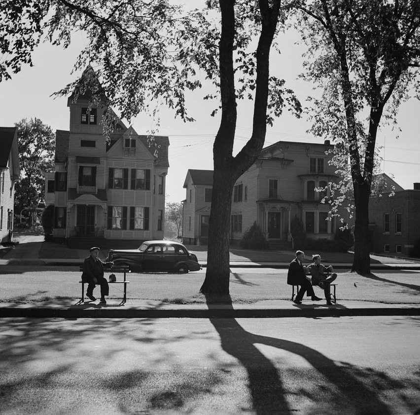 A street scene, 1942
