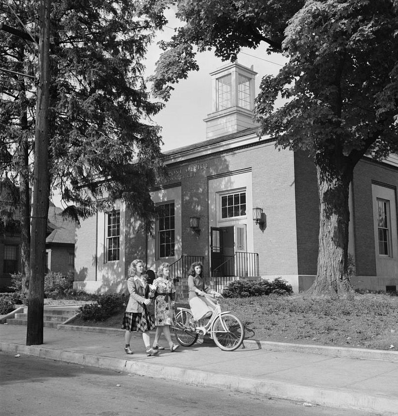 Post office, 1942