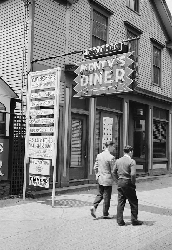 Monty's Diner,1942