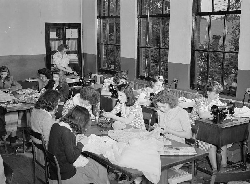 Instruction in dress making, 1942