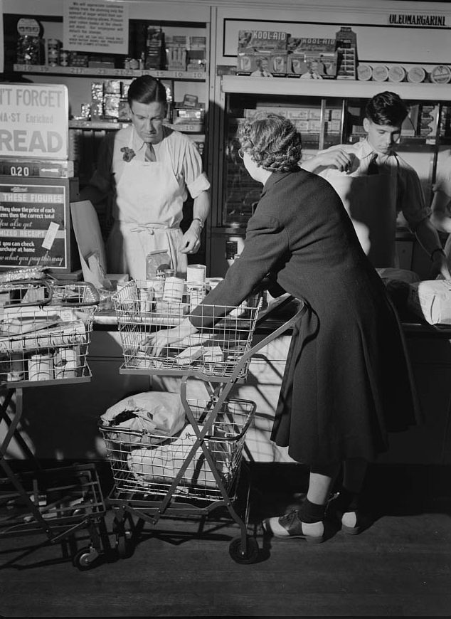 Shopping on Saturday nights, 1942