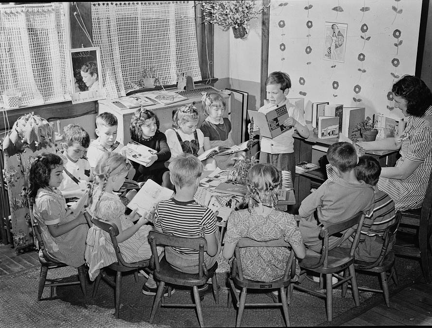 A class of young children.1942