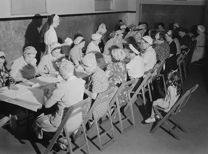 A group of women rolling bandages and preparing surgical dressings,1942