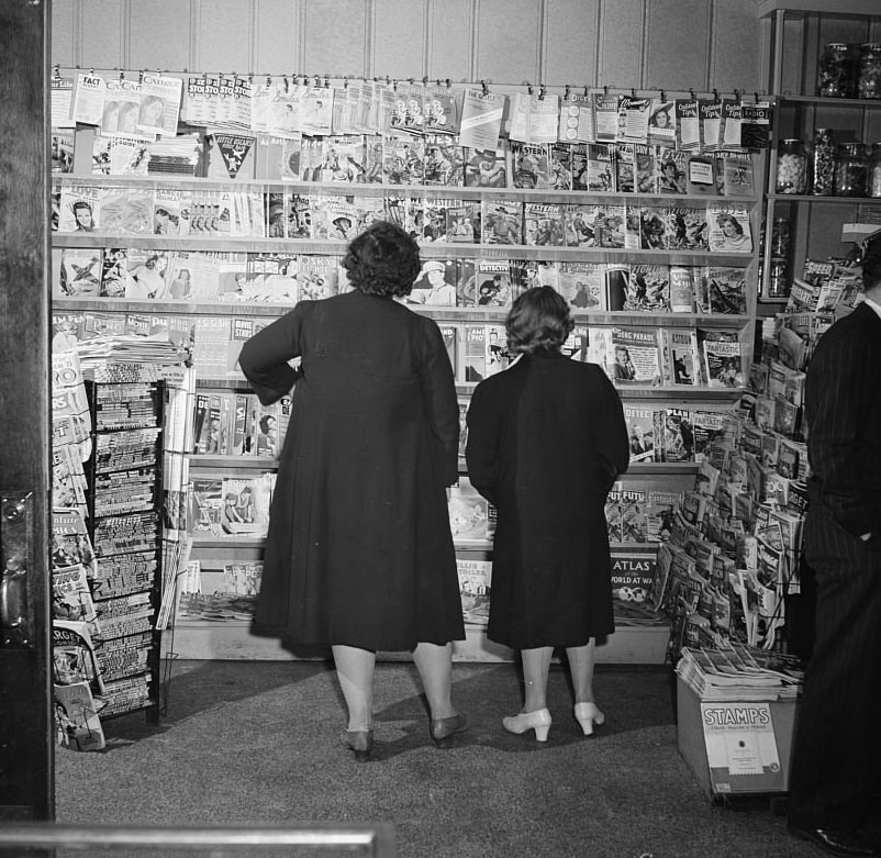 Where Southington folk buy their magazines, 1942