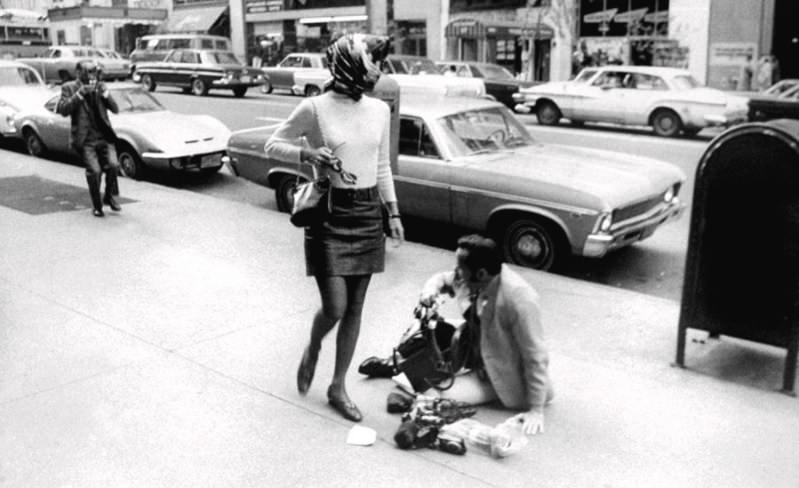 Jackie Kennedy flipped down Paparazzi