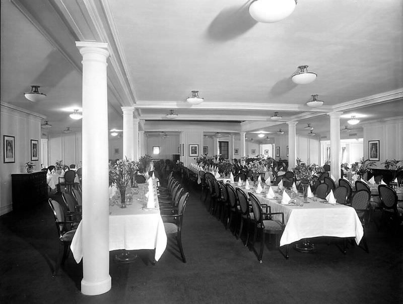 The 2nd Class Dining Saloon aboard Aquitania, May 1914