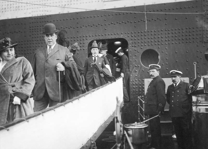 Aquitania passengers disembarking on to the tender at Fishguard, Jun 16, 1914