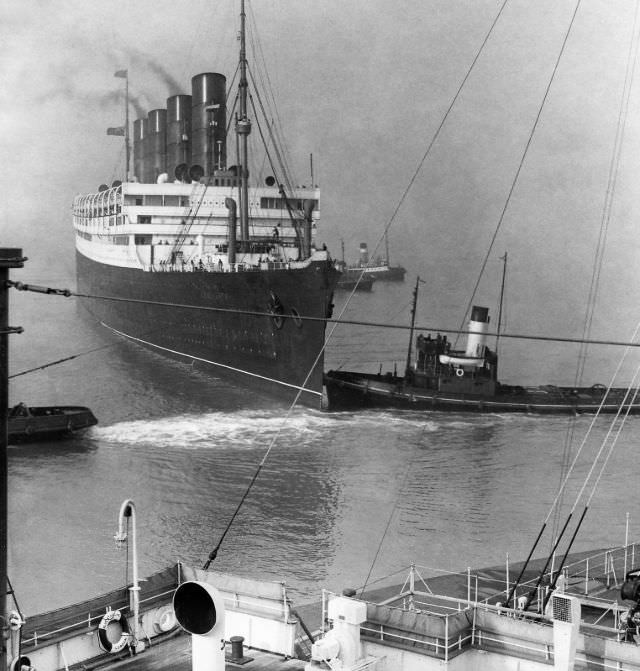 Aquitania arriving at Southampton, which after WWI replaced Liverpool as the 'big ship' terminal, circa 1927