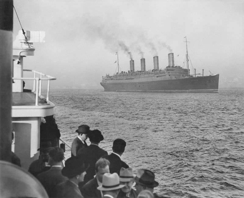 Aquitania arrives at New York on September 16, 1939