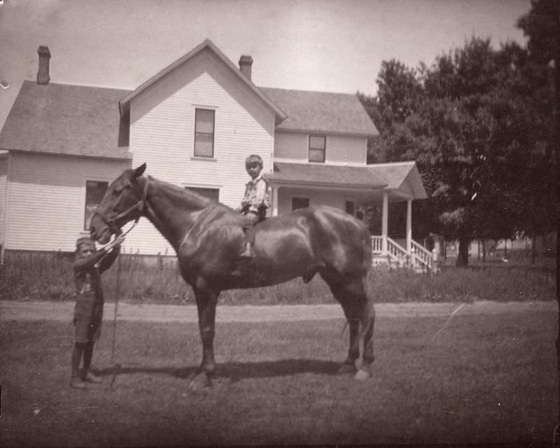 Paul McKinney, Mark Finisy and horse