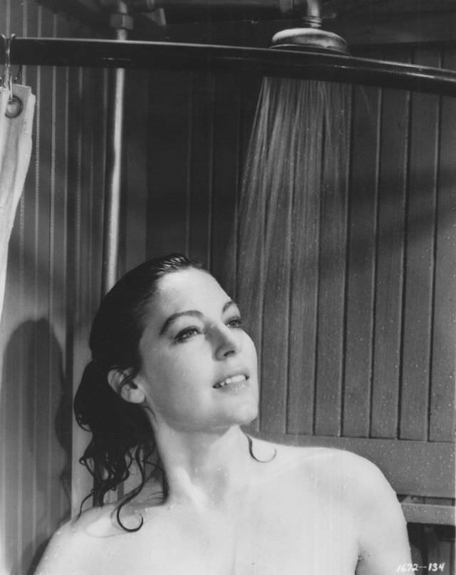 Stunning Photos of Ava Gardner during the filming of 'Bhowani Junction (1956)