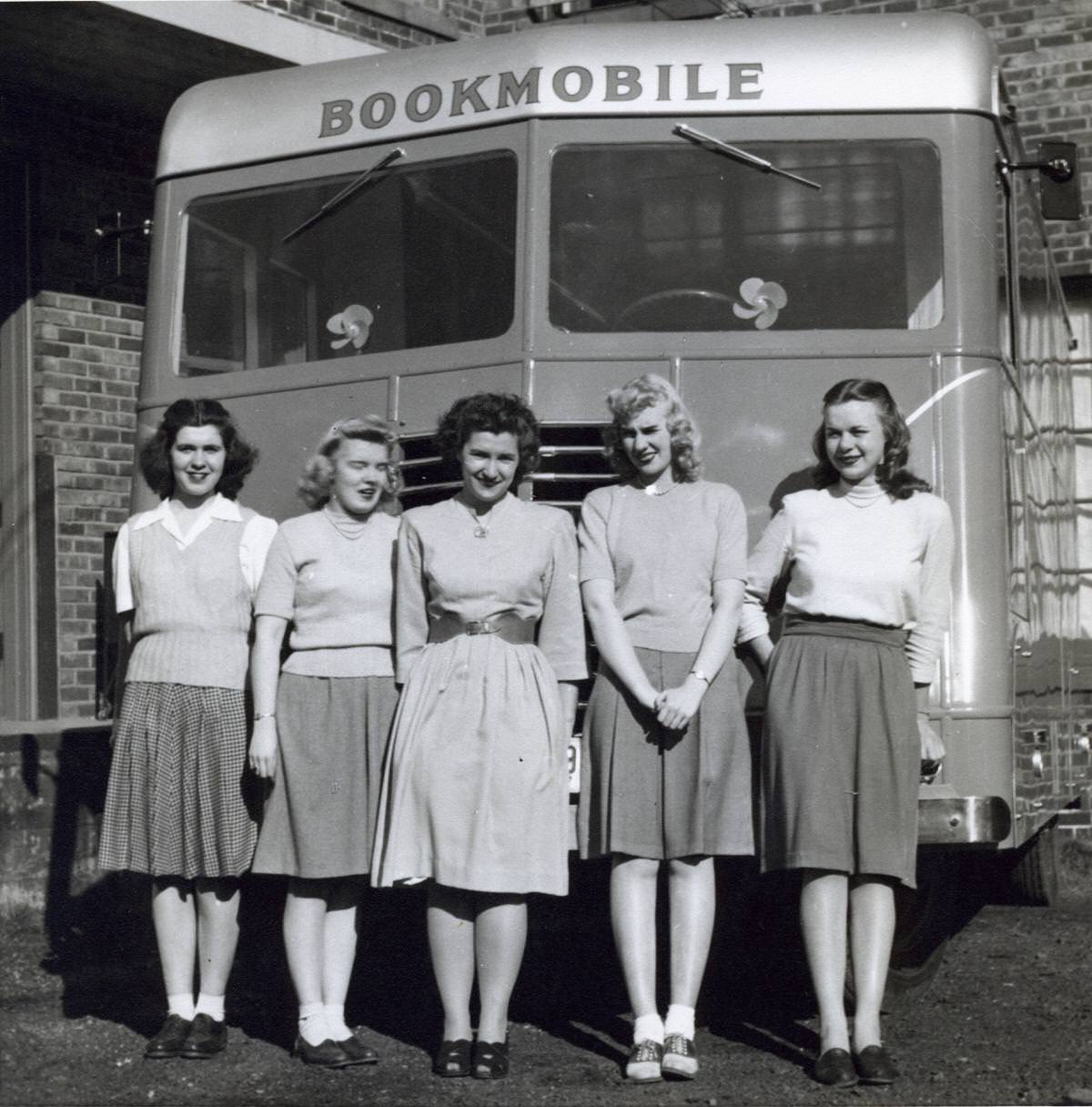 Snohomish County Library bookmobile, 1947