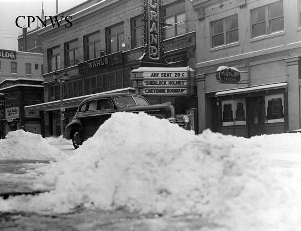 After a snowstorm, in downtown Bellingham: holly street, block west of Cornwall (dock St.), 1940.