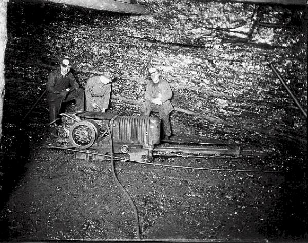 Bellingham coal miners at work, 1935