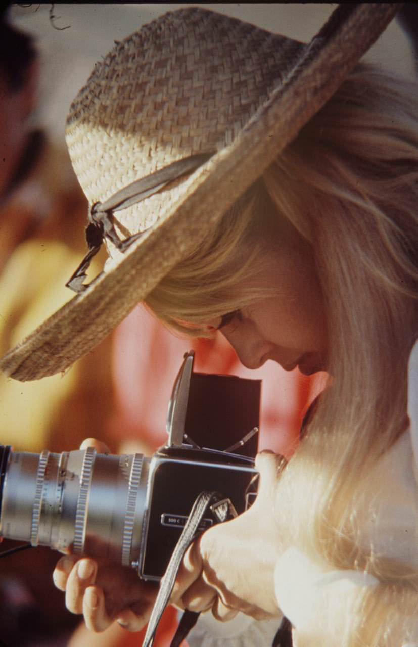 Beautiful Photos of Brigitte Bardot and Jeanne Moreau from the set of ‘Viva Maria! (1965)