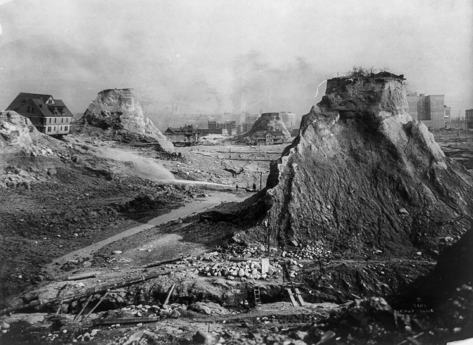 Building Seattle: Rare Historic Photos show the Construction of the city from the Early 20th Century