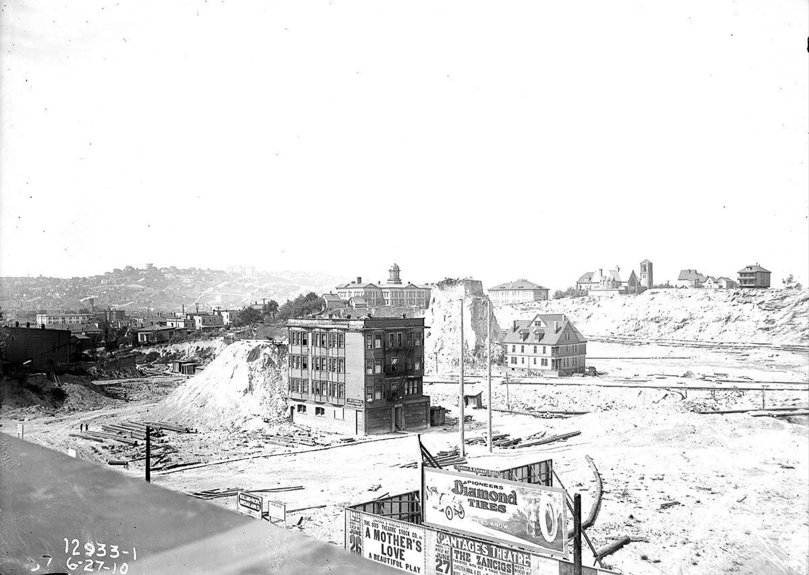 Building Seattle: Rare Historic Photos show the Construction of the city from the Early 20th Century