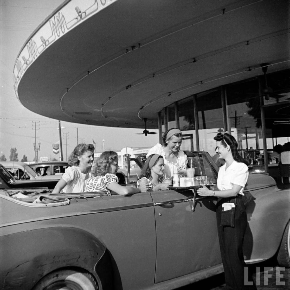 The History and Photos of Beautiful Carhop Girls from the 20th Century