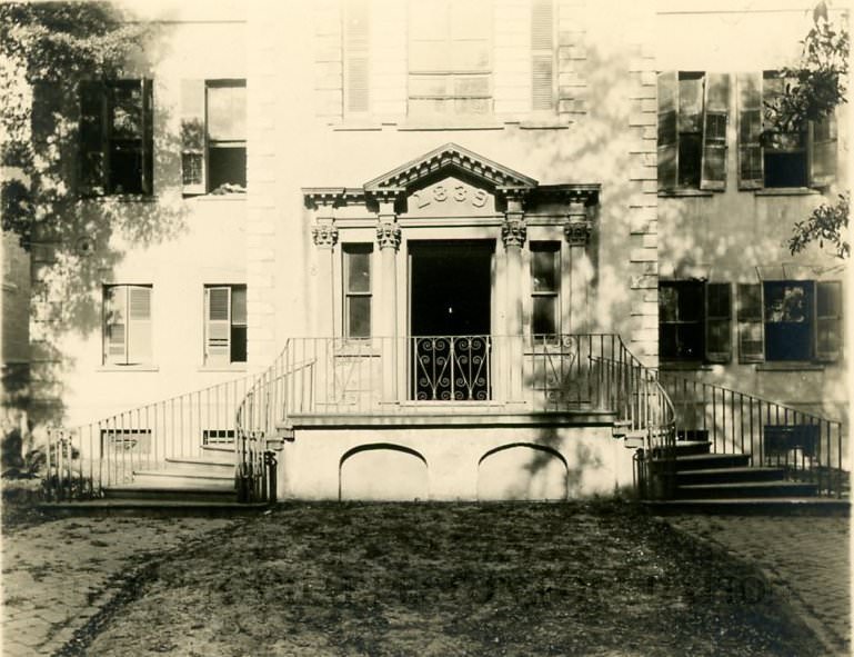 Radcliffe-King Mansion (~22-24 George Street), 1920