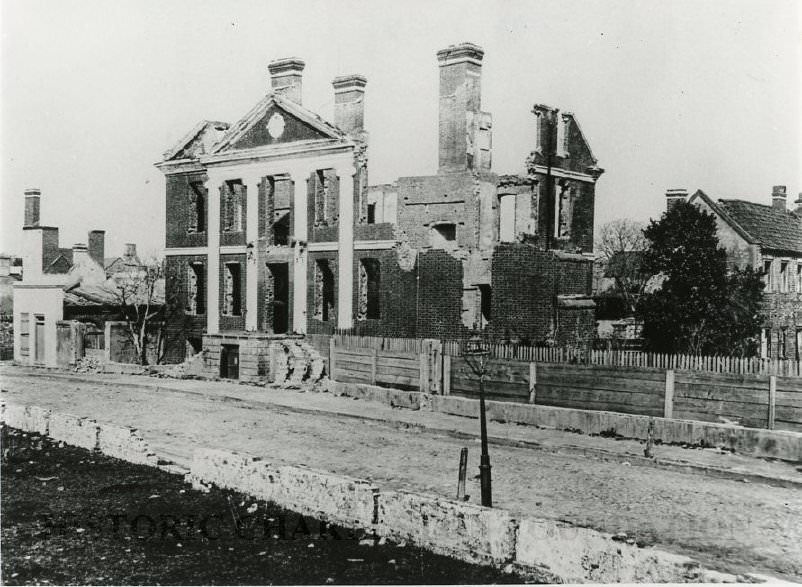 Ruins of the Pinckney Mansion [235 East Bay Street], late-19th century