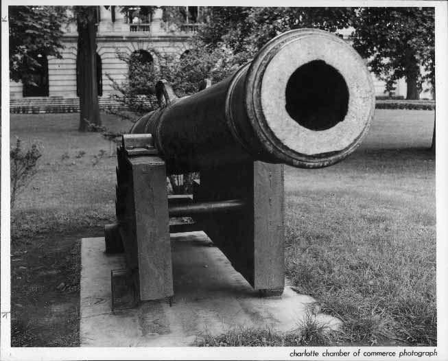 Cannon seized during Spanish American War, 1958