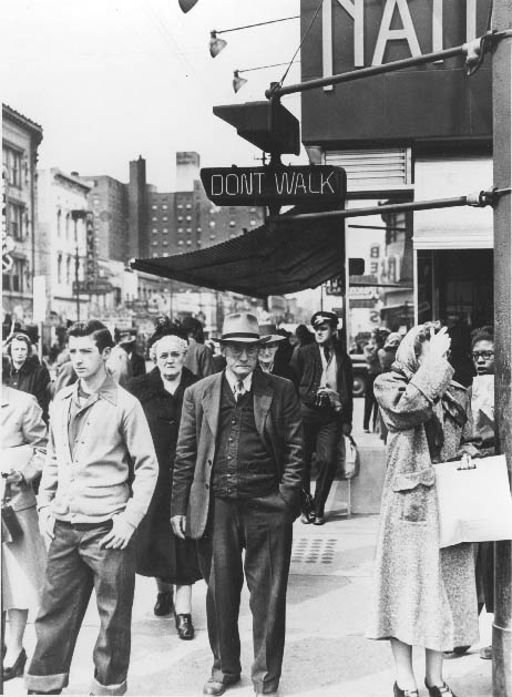 People shopping at the Square, 1950