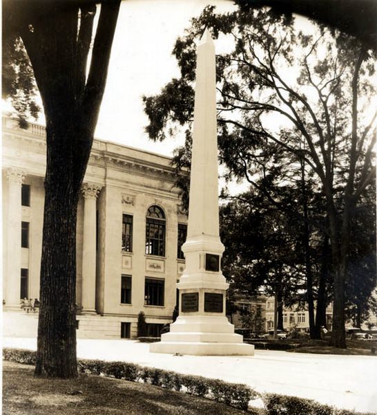 Signers Monument & Courthouse, 1930