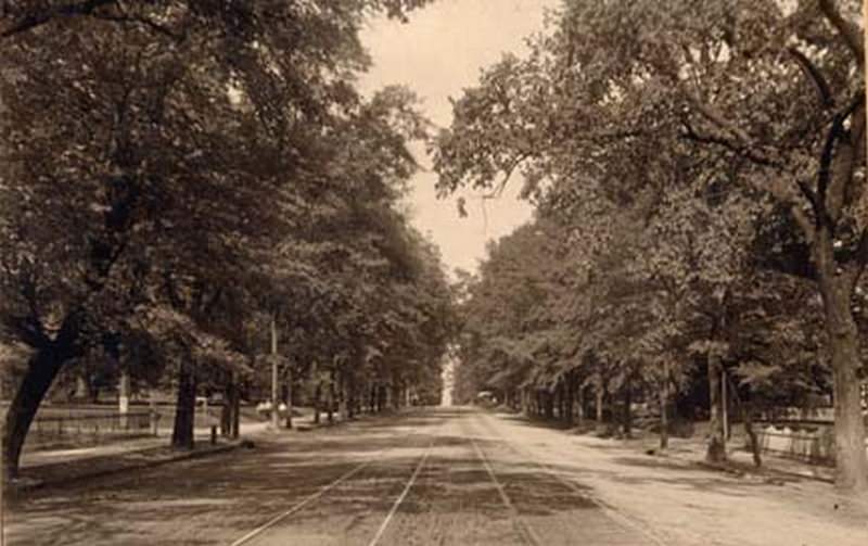 North Tryon Street as it appeared in 1905.