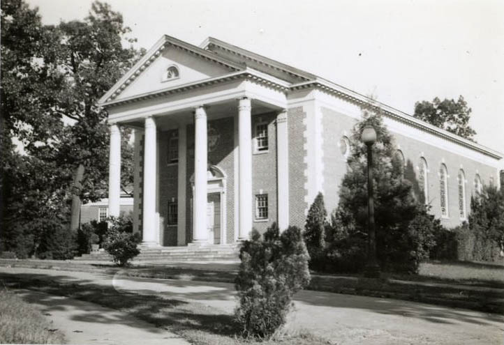 Early students digging and working on campus, 1930s