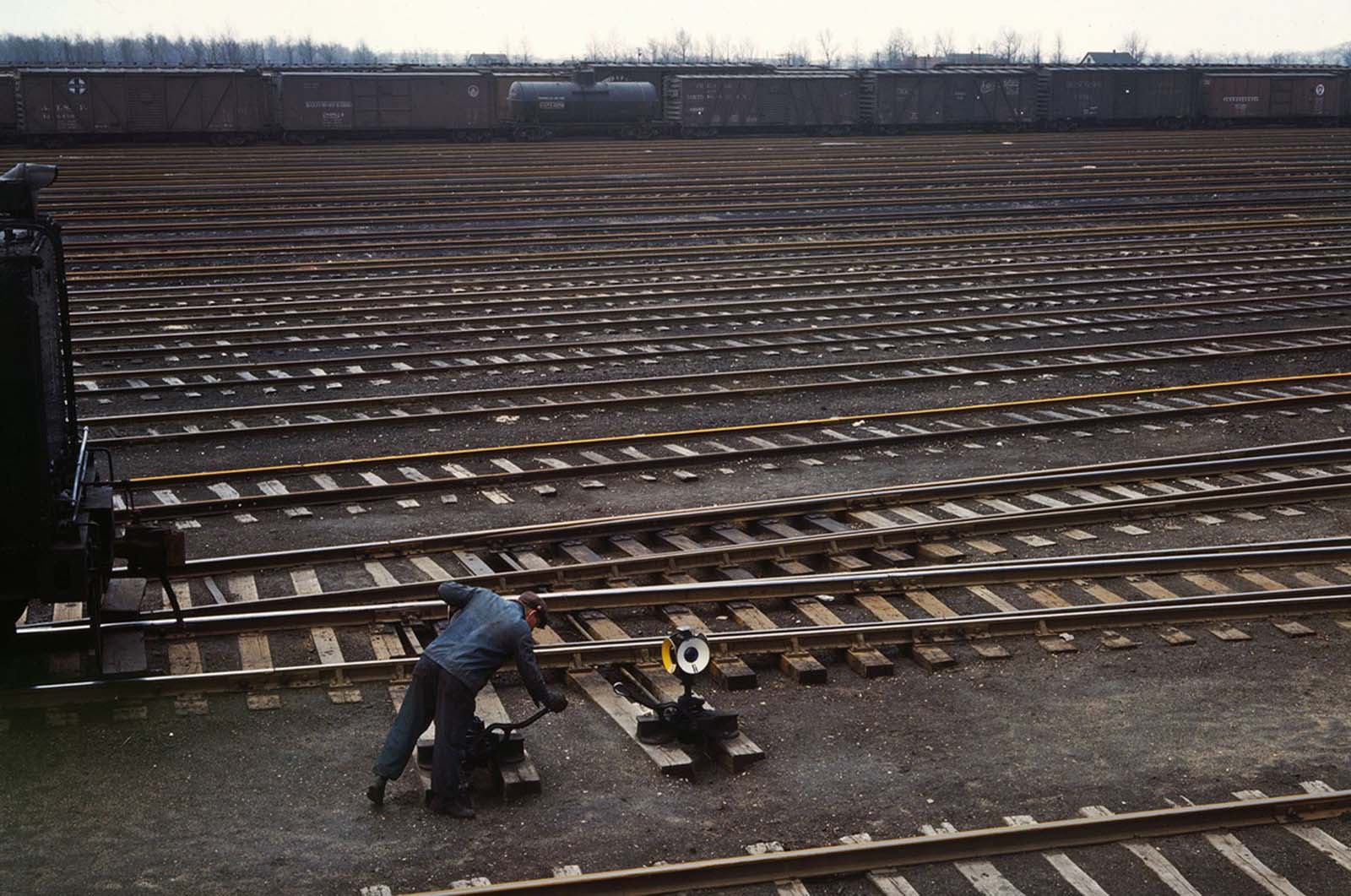 A switchman throwing a switch at Chicago and North Western Railroad’s Proviso yard in April 1943.