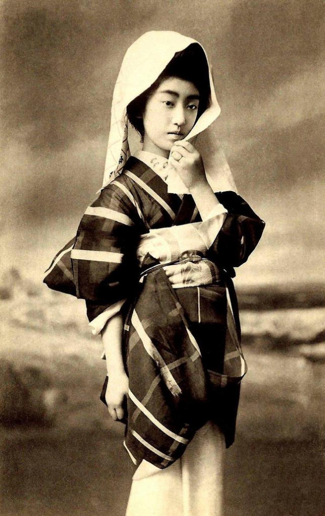 Chishō Takaoka: Life Story and Beautiful photos of a the Nine-Fingered Geisha