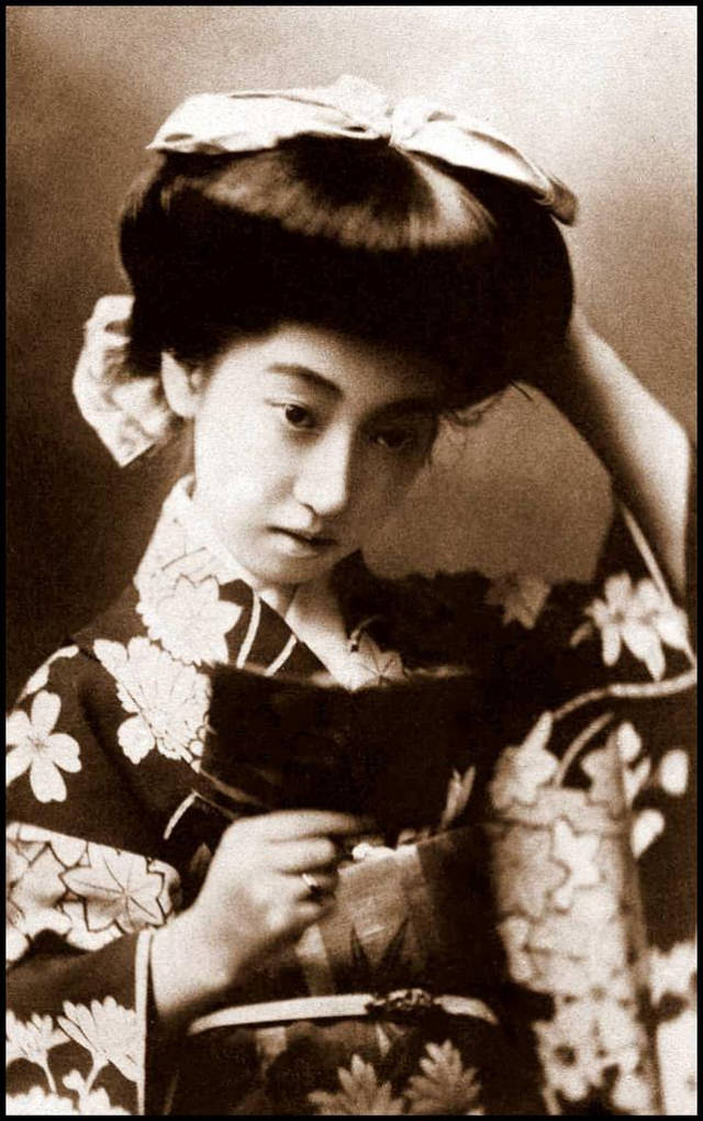 Chishō Takaoka: Life Story and Beautiful photos of a the Nine-Fingered Geisha